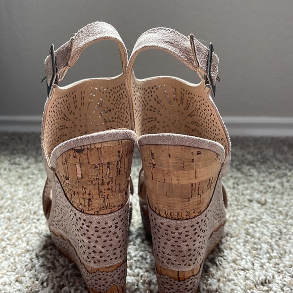 Not rated wedges size 7.5 size great condition never worn - Picture 5 of 12